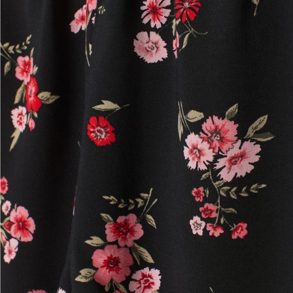 Cute pink and red floral shorts from H&M 🌺 - Picture 3 of 5